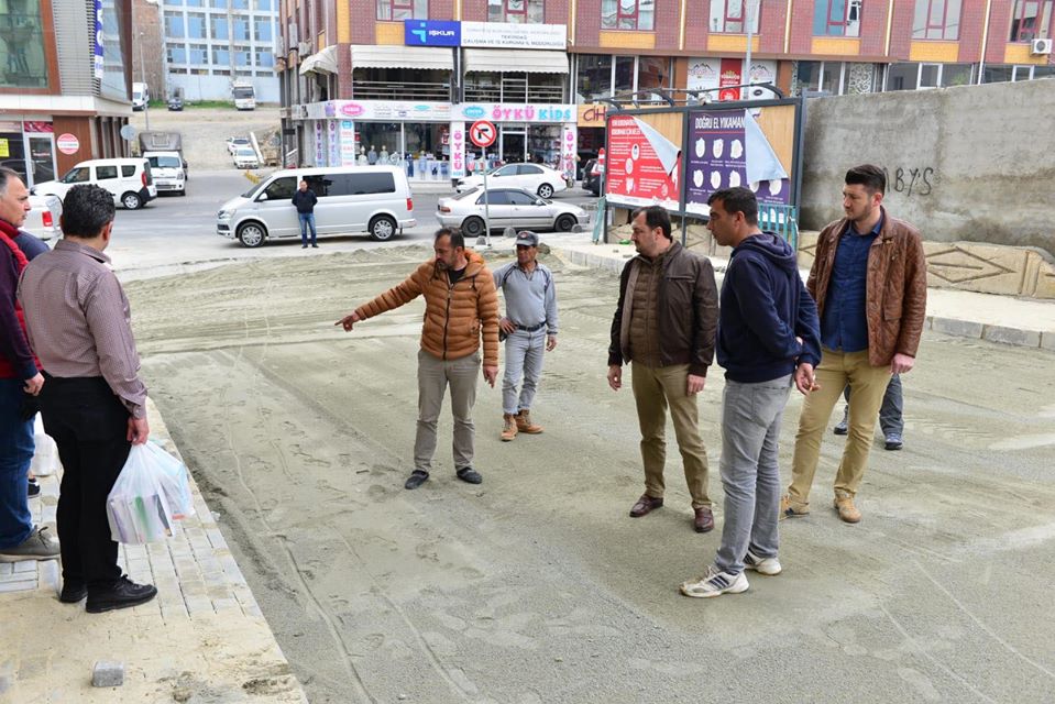 Cüneyt Yüksel’in pazar mesaisi Yavuz mahallesinde başladı.