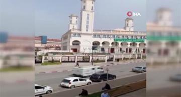 Cezayirli müezzin ezan okurken gözyaşlarını tutamadı