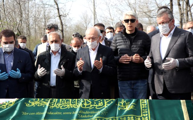 Kemal Kılıçdaroğlu, kız kardeşini toprağa verdi.
