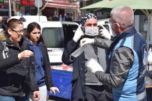Denetim Yapan Zabıtalar, Esnafa ve Vatandaşa Maske Dağıttı.