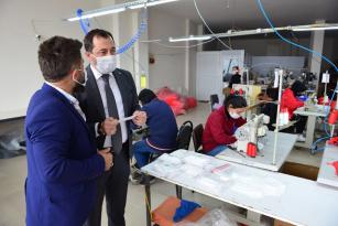Cüneyt Yüksel; ”muhtarlarımızın aracılığıyla maskelerimizi vatandaşlarımıza ulaştıracağız.”