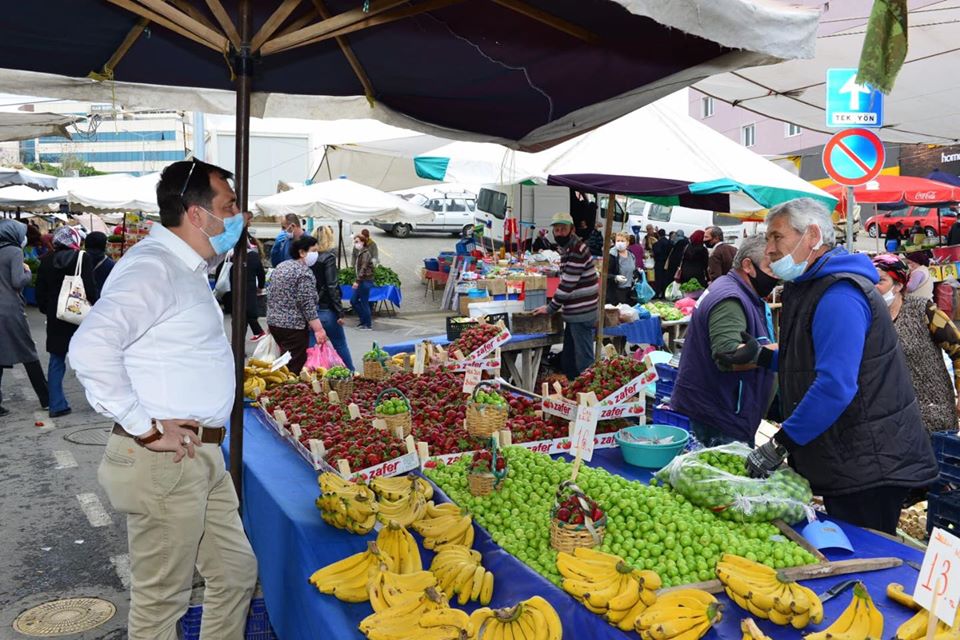 Cüneyt Yüksel, pazarcı esnafıyla bir aradaydı…