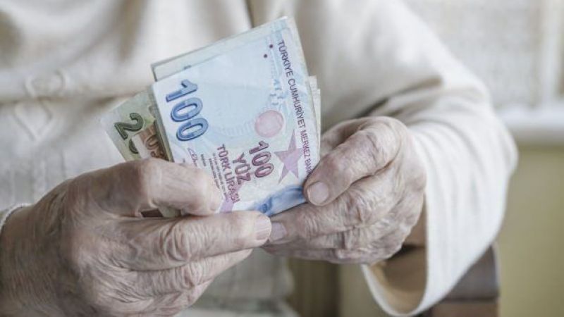 Emeklinin ikramiye ödemeleri yarından itibaren hesaplarına yatacak.