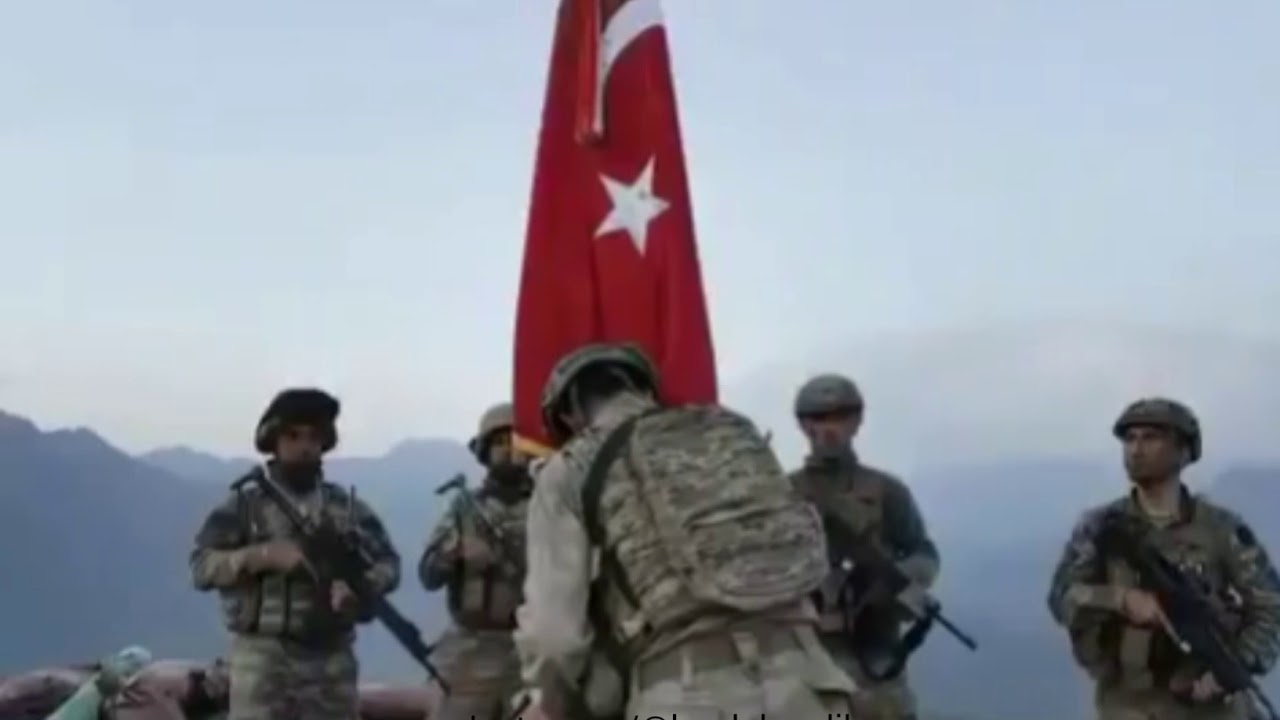 MEHMETÇİK, AY YILDIZLI BAYRAĞI KANDİL’E DİKTİ!