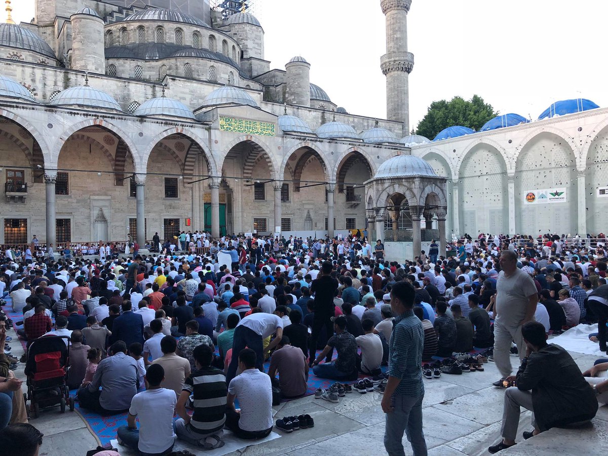 Cami avlularında 12 Haziran’da topluca namaz kılınmaya başlanacak.