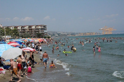 Kumbağ’da yoğun tatilci akınının ardından koronavirüse karşı hijyen tedbirleri arttırıldı.