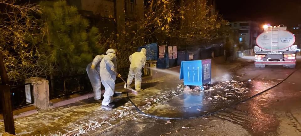GECE GÜNDÜZ DEMEDEN DEZENFEKTE EDİYORLAR