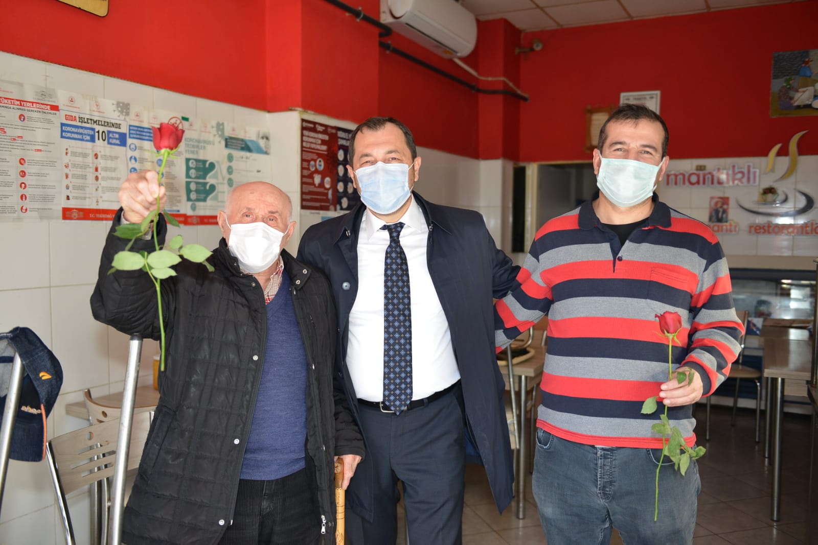 CÜNEYT YÜKSEL VATANDAŞLARIN YENİ YILINI KUTLADI