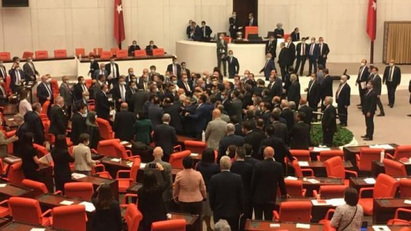 MİLLETVEKİLLERİ ARASINDA ARBEDE