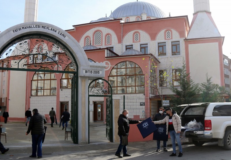 VATANDAŞLARA SECCADE DAĞITILDI