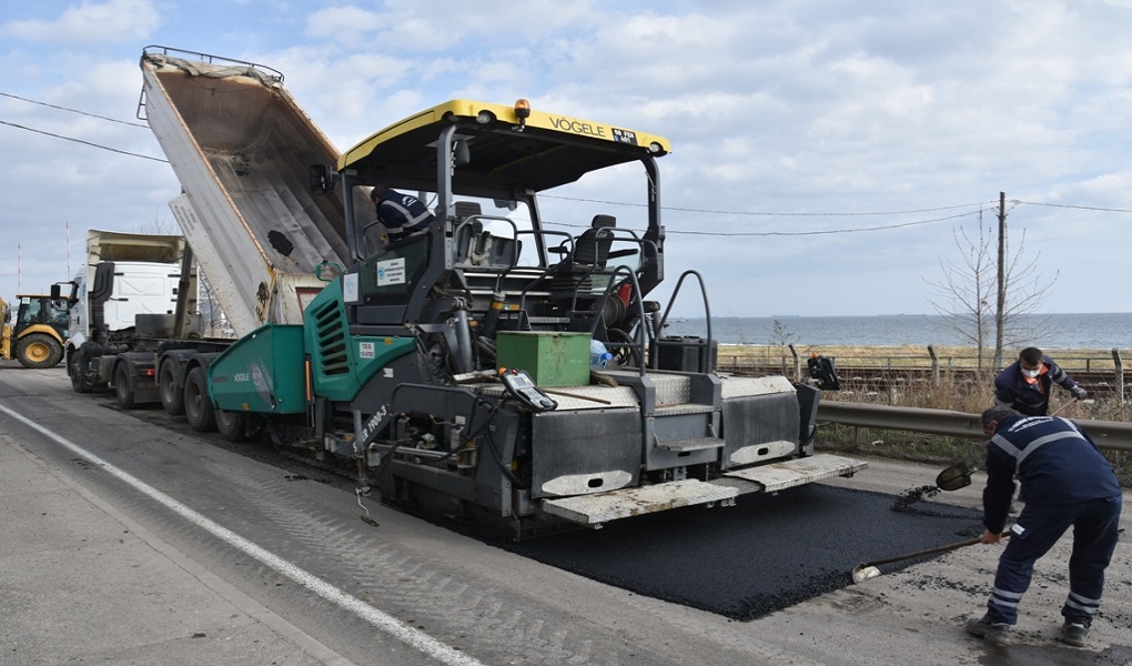 BÜYÜKŞEHİR YOL BAKIM VE ONARIM ÇALIŞMALARINA DEVAM EDİYOR
