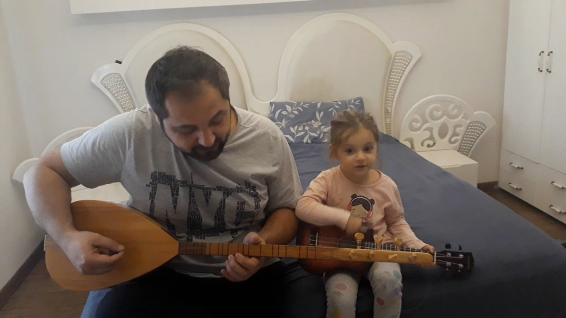 KÜÇÜK ECE’NİN ŞOVU