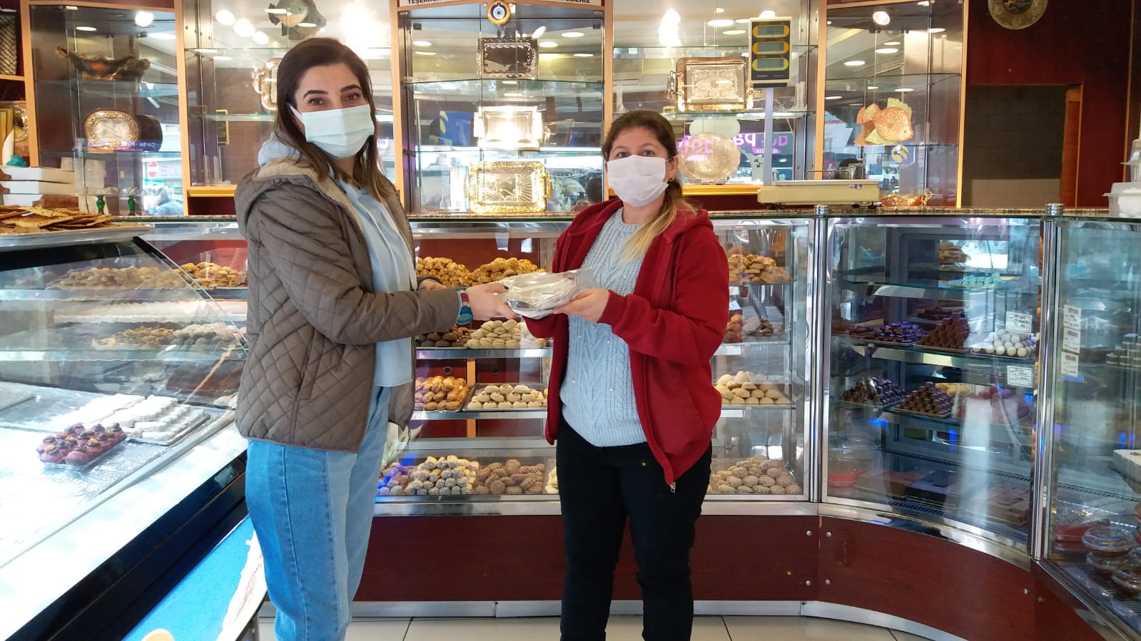 GÖNÜL ELÇİLERİNDEN ESNAFA YENİ YIL ZİYARETİ