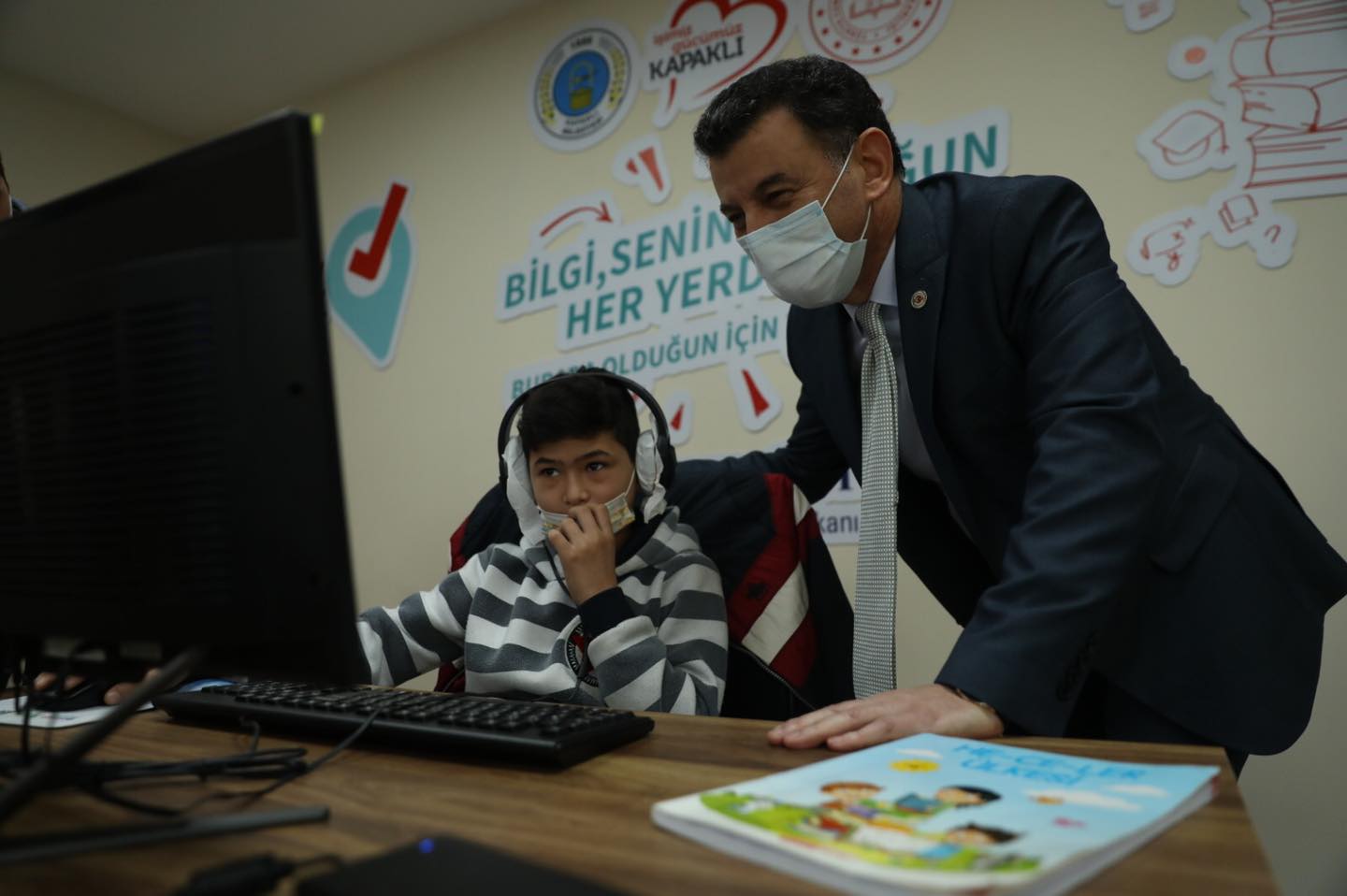 BAŞKAN ÇETİN, EBA ERİŞİM NOKTASINDAKİ ÖĞRENCİLERİ ZİYARET ETTİ