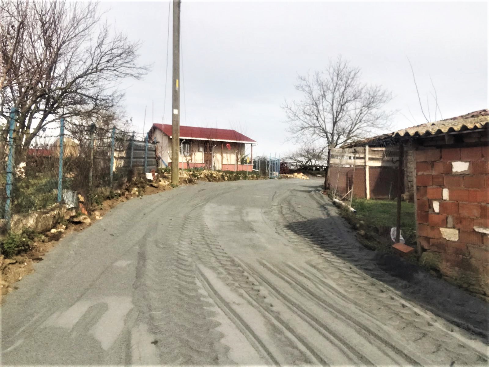 SERT KIŞA RAĞMEN YOL ÇALIŞMALARI ARALIKSIZ SÜRÜYOR