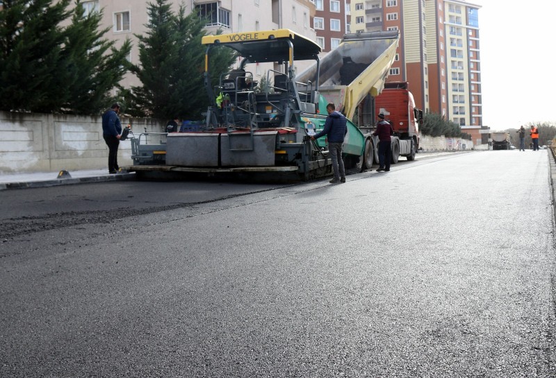 AKAN SOKAK SICAK ASFALT İLE KAPLANIYOR
