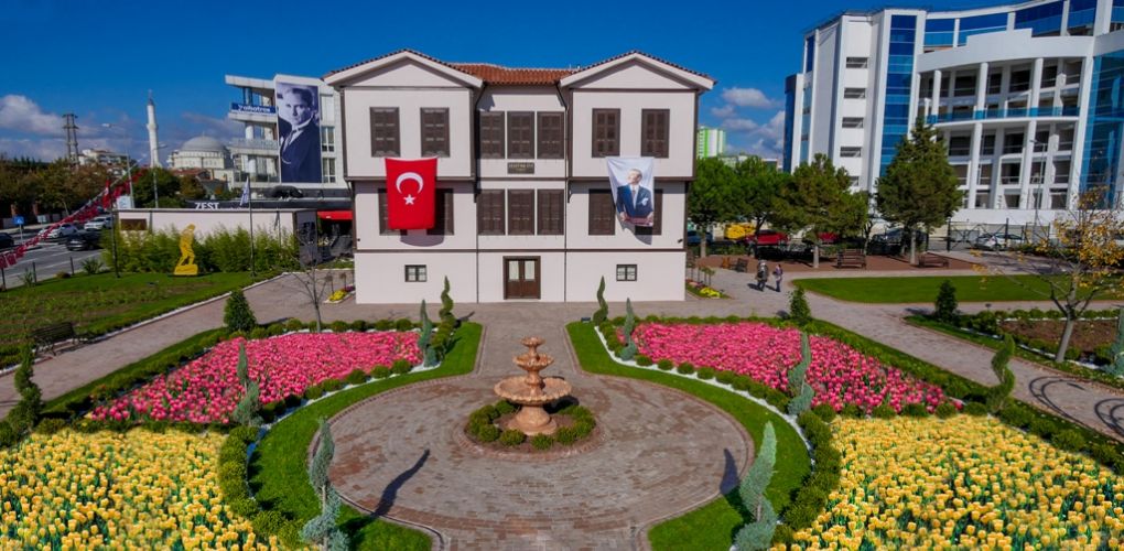 ÇORLU ATATÜRK EVİ ÖĞRENCİ OKUTUYOR