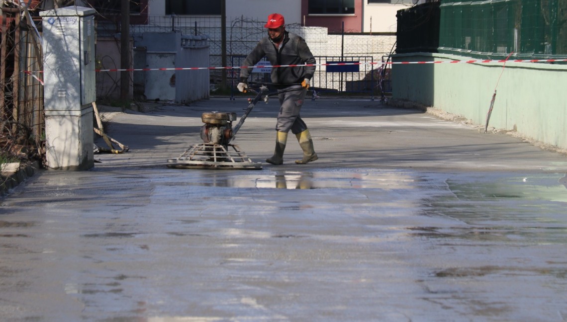 HÜZÜN SOKAK’TA DEMİRLİ BETON YOL YAPIMI TAMAMLANDI