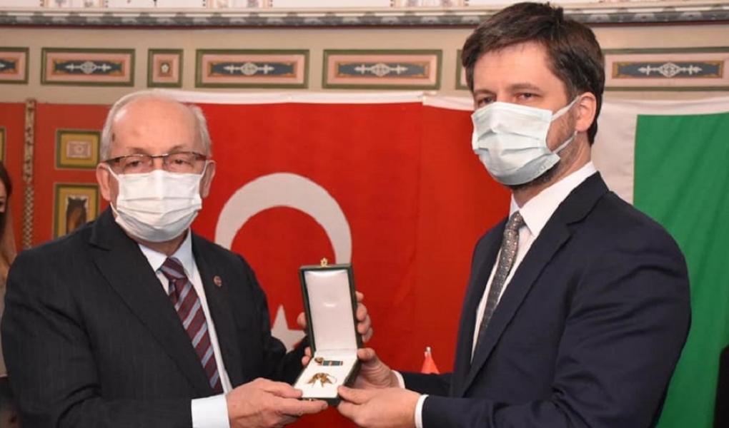 BAŞKAN ALBAYRAK, MACARİSTAN LİYAKAT NİŞANI İLE ÖDÜLLENDİRİLDİ