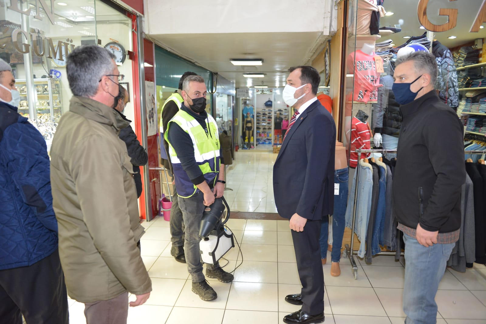 PASAJLARDA DEZENFEKSİYON ÇALIŞMALARI DENETLENDİ