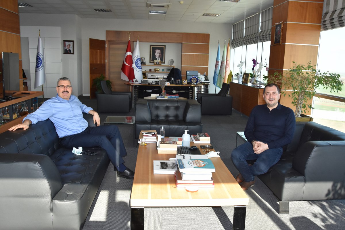 ”ÜNİVERSİTEMİZ DAHA DA BÜYÜYEREK ŞEHRİMİZİ DE BÜYÜTECEK”
