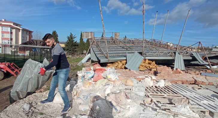 LODOS ÇATILARI UÇURDU