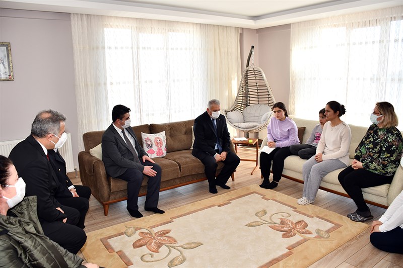 VALİ YILDIRIM’DAN ŞEHİDİN AİLESİNE TAZİYE ZİYARETİ