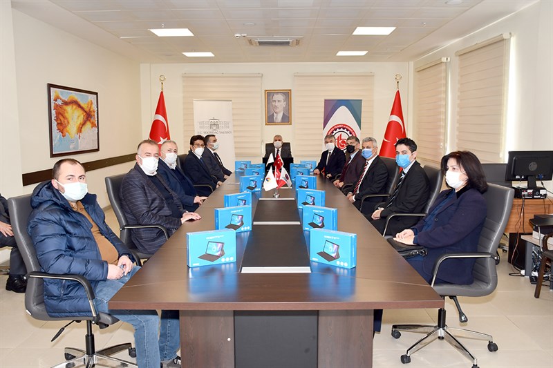 TABLET TESLİM TÖRENİ GERÇEKLEŞTİRİLDİ