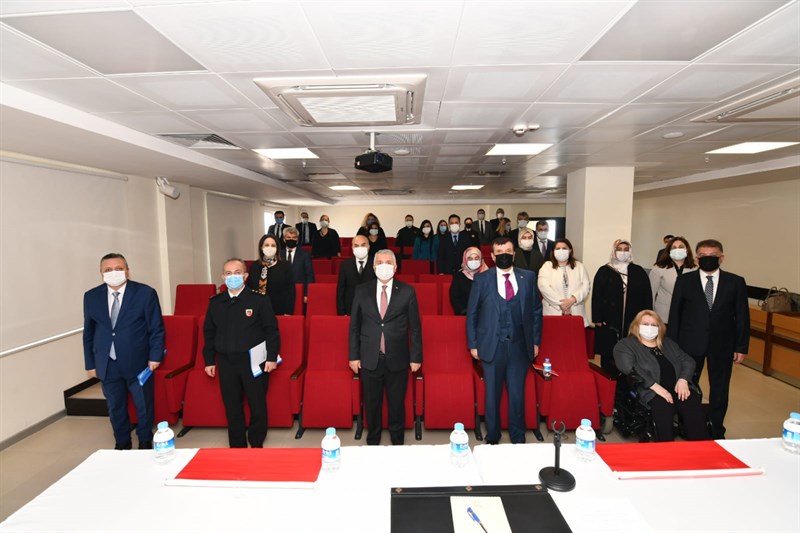 ”KADINA ŞİDDET TÜM DÜNYANIN KANAYAN YARASIDIR”