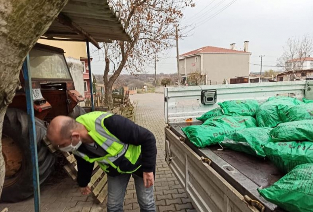 YÜZLERCE AİLEYE KÖMÜR YARDIMI