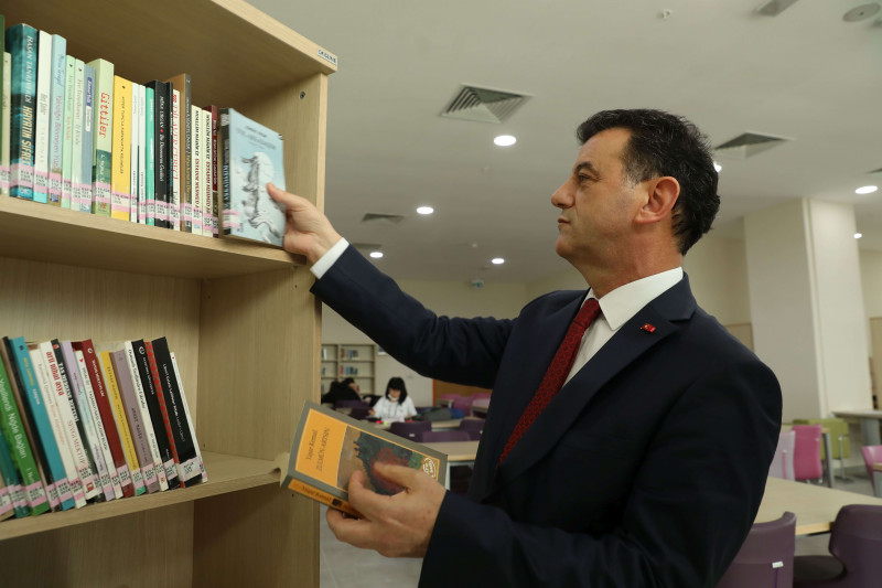 HALK KÜTÜPHANESİ ATATÜRK KÜLTÜR MERKEZİ’NDE HİZMETTE