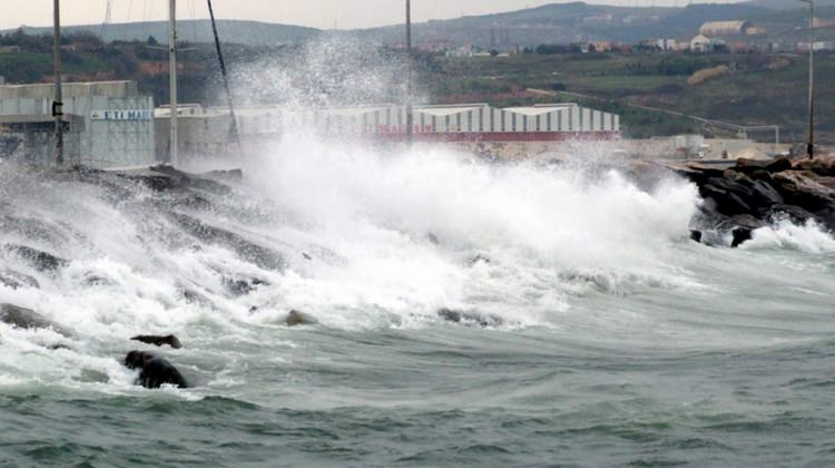 MARMARA DENİZİ’NDE FIRTINA BEKLENİYOR