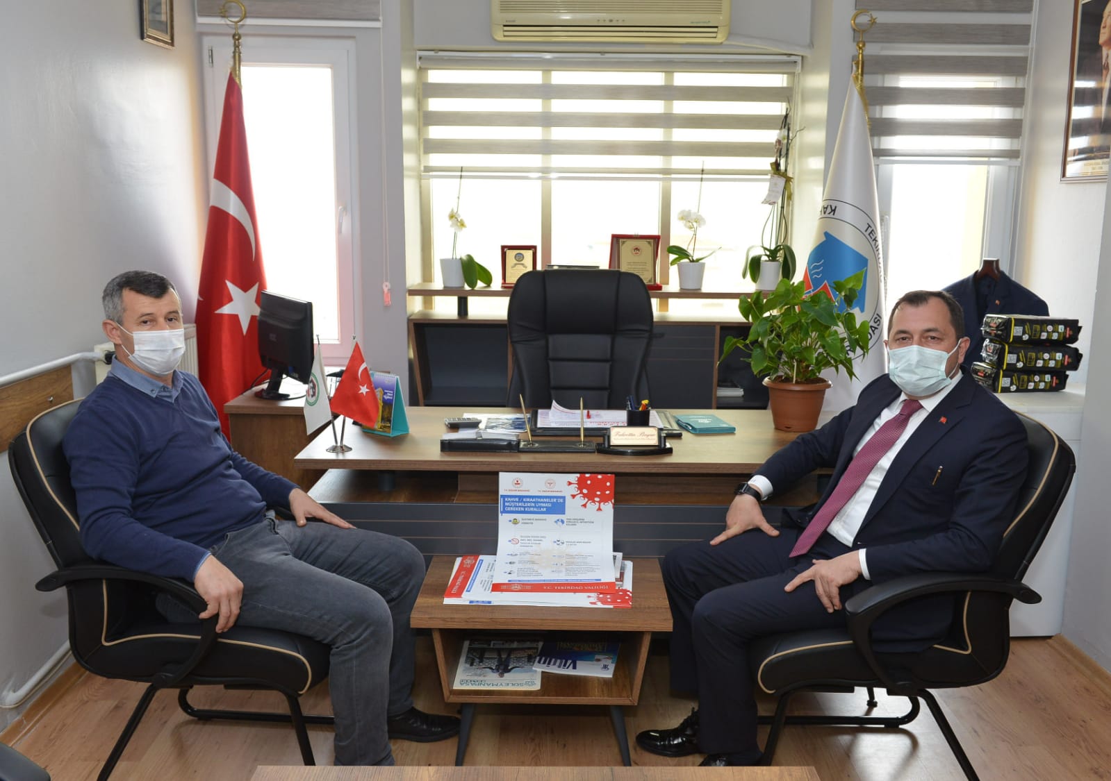 ÇAY OCAĞI VE KIRAATHANE İŞLETMECİLERİNE ÇAY VE ŞEKER HEDİYESİ
