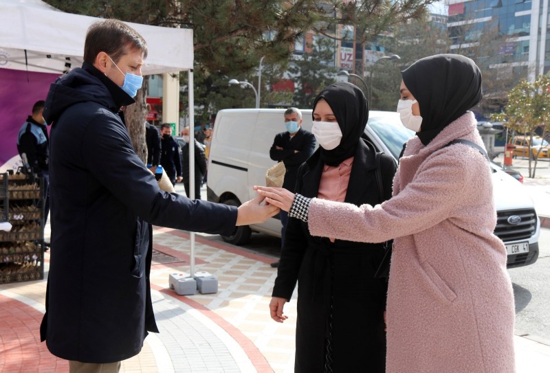 8 MART DÜNYA EMEKÇİ KADINLAR GÜNÜ’NÜ KUTLADI