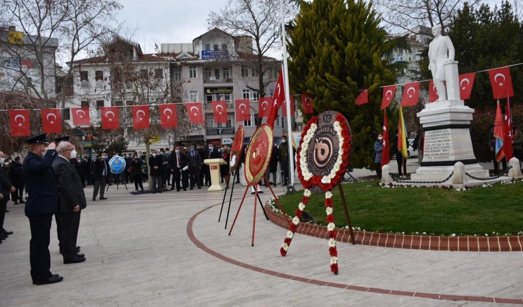 18 MART ÇANAKKALE ŞEHİTLERİNİ ANMA GÜNÜ DOLAYISIYLA ÇELENK SUNMA TÖRENİ DÜZENLENDİ