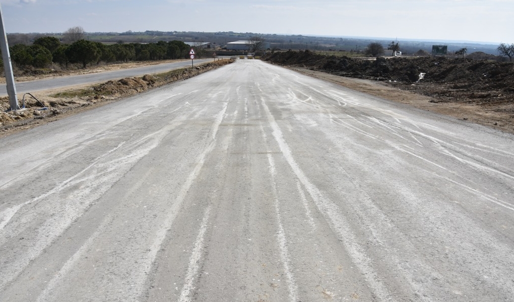 BÜYÜKŞEHİR BELEDİYESİ YOL YAPIM ÇALIŞMALARINA DEVAM EDİYOR