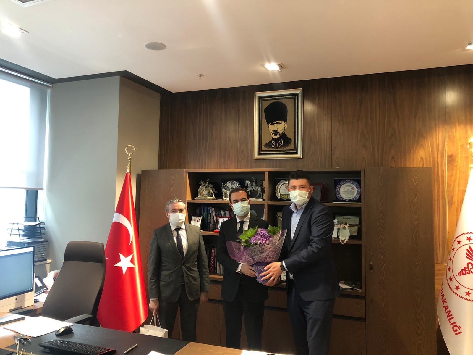 GÖNÜL ELÇİLERİ SAĞLIKÇILARIN BAYRAMINI KUTLADI