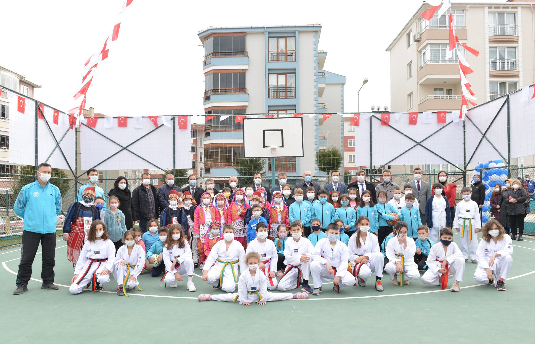 HÜSEYİN PEHLİVAN İLKOKULU ÇOK AMAÇLI SPOR SAHASI TÖRENLE HİZMETE AÇILDI