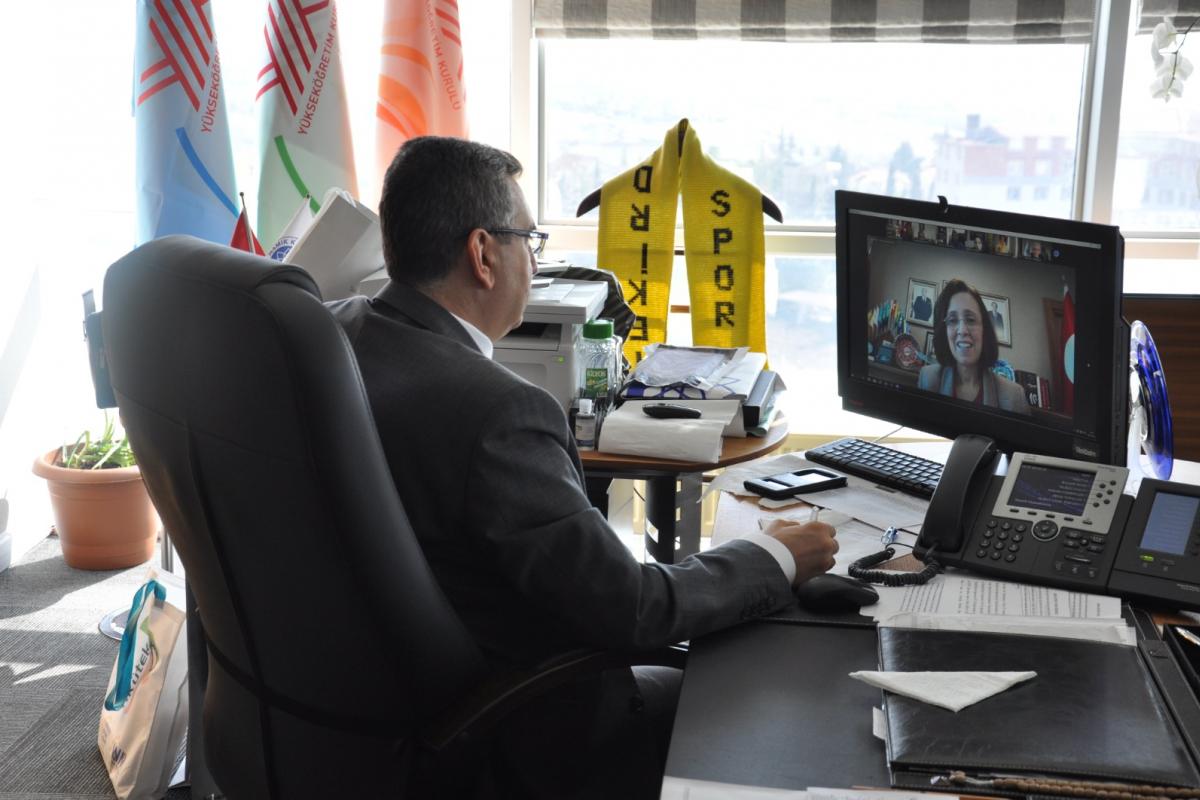 KADIN VE ŞİDDET KONULU KONFERANS DÜZENLENDİ
