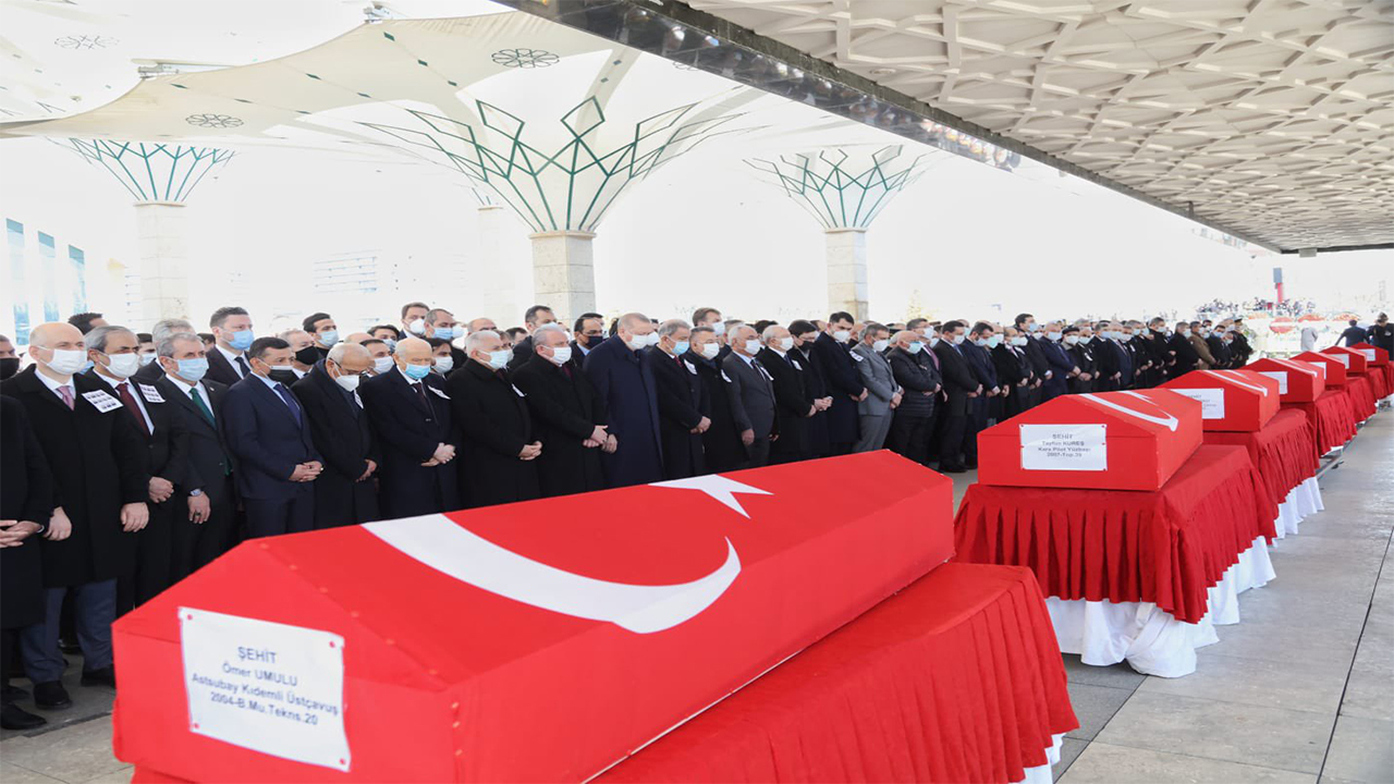 TBMM BAŞKANI ŞENTOP, ŞEHİT OLAN 11 ASKER İÇİN DÜZENLENEN CENAZE TÖRENİNE KATILDI