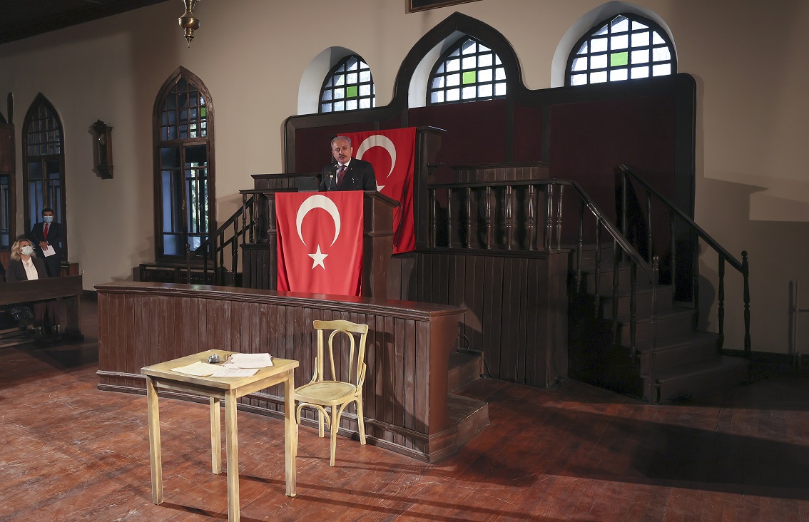 ”MEHMET AKİF ERSOY, MİLLETİMİZİN ESARETE KARŞI KOYMA MÜCADELESİNİN DESTANINI YAZMIŞTIR”