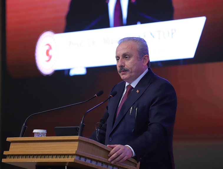 ”İSTİKLAL MARŞI’MIZI YÜREKTEN VE COŞKUYLA İLELEBET OKUMAYA DEVAM EDECEĞİZ”