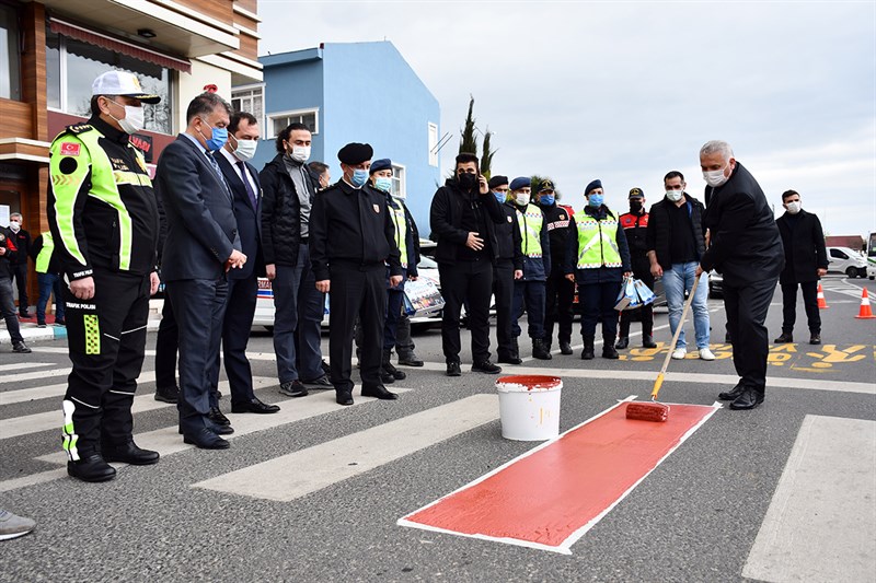 VALİ YILDIRIM ‘KIRMIZI ÇİZGİ’ ETKİNLİĞİNE KATILDI