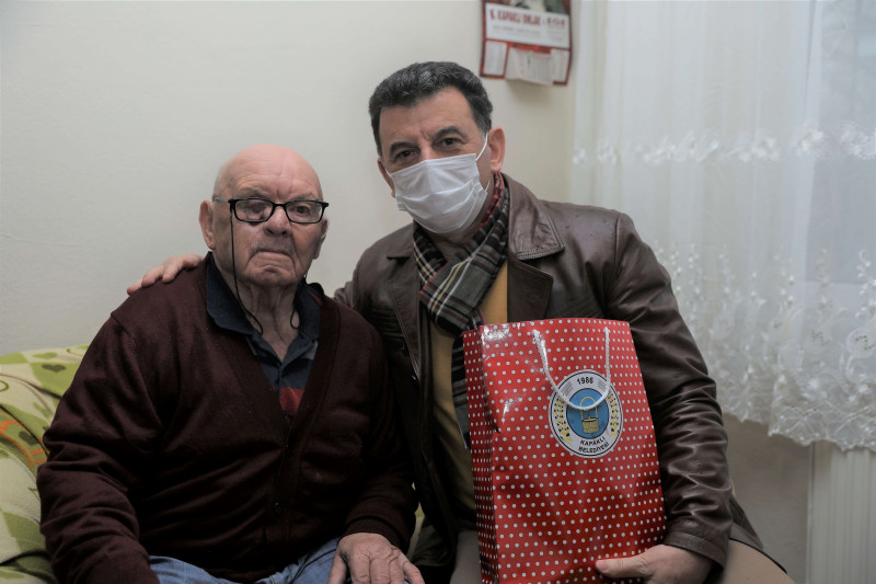 ELİ ÖPÜLESİ BÜYÜKLERİMİZE HEDİYELERİ VERİLDİ