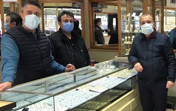 “KASA BOŞALDI, ALTIN TOPLAMAK İÇİN ESNAFIN YAKASINA YAPIŞIYORLAR”