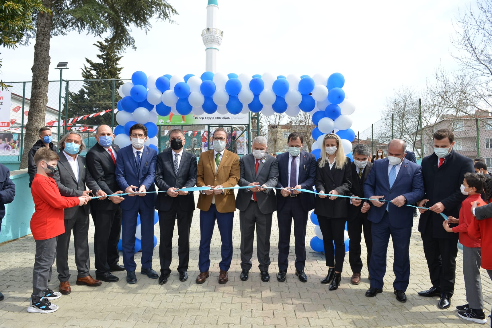 NURETTİN EKMEKÇİOĞLU İLKOKULU ÇOK AMAÇLI SPOR SAHASI TÖRENLE HİZMETE AÇILDI