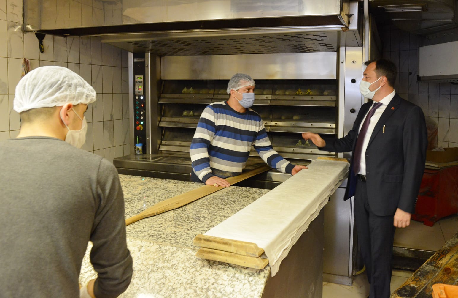 BAŞKAN YÜKSEL FIRINLARI DENETLEDİ