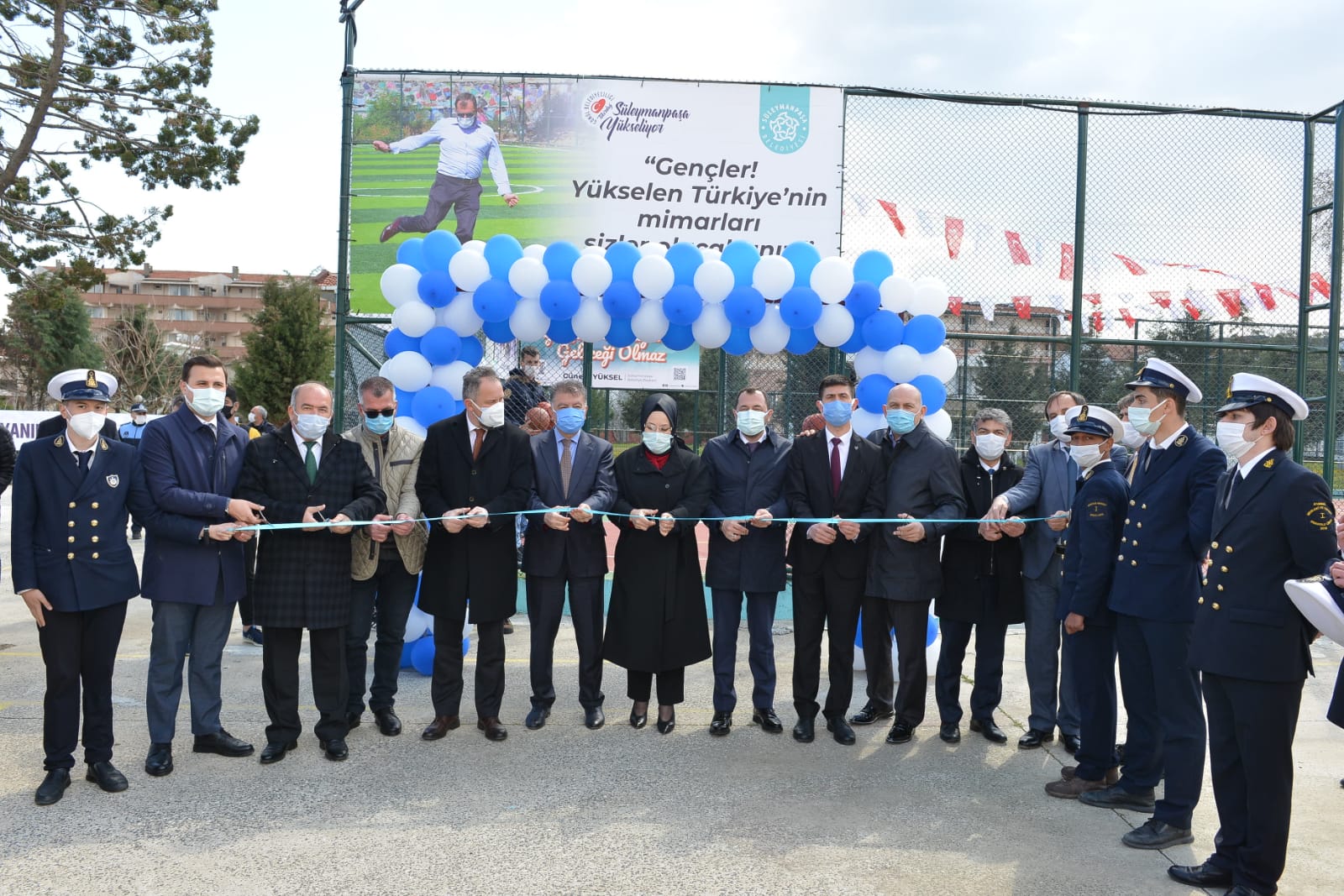 KUMBAĞ MESLEK LİSESİ SPOR SAHASINA KAVUŞTU