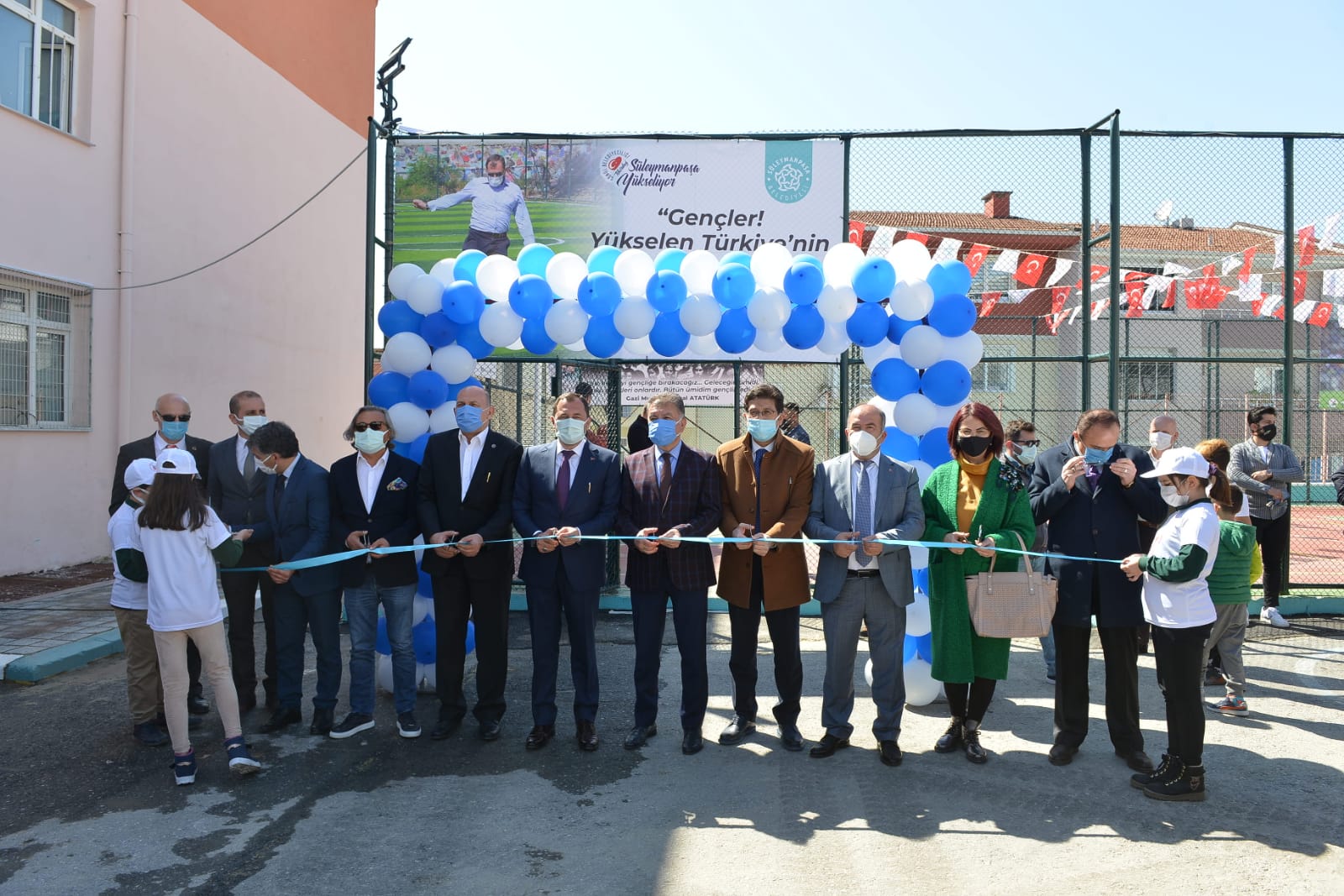 SAFİYE OSMAN ÇELİKER İLKOKULU ÇOK AMAÇLI SPOR SAHASI TÖRENLE AÇILDI
