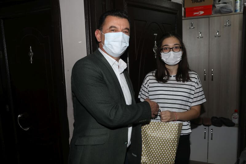 KİTAP KAMPANYASINA KATILANLARA HEDİYE KİTAPLARI ULAŞTIRILIYOR